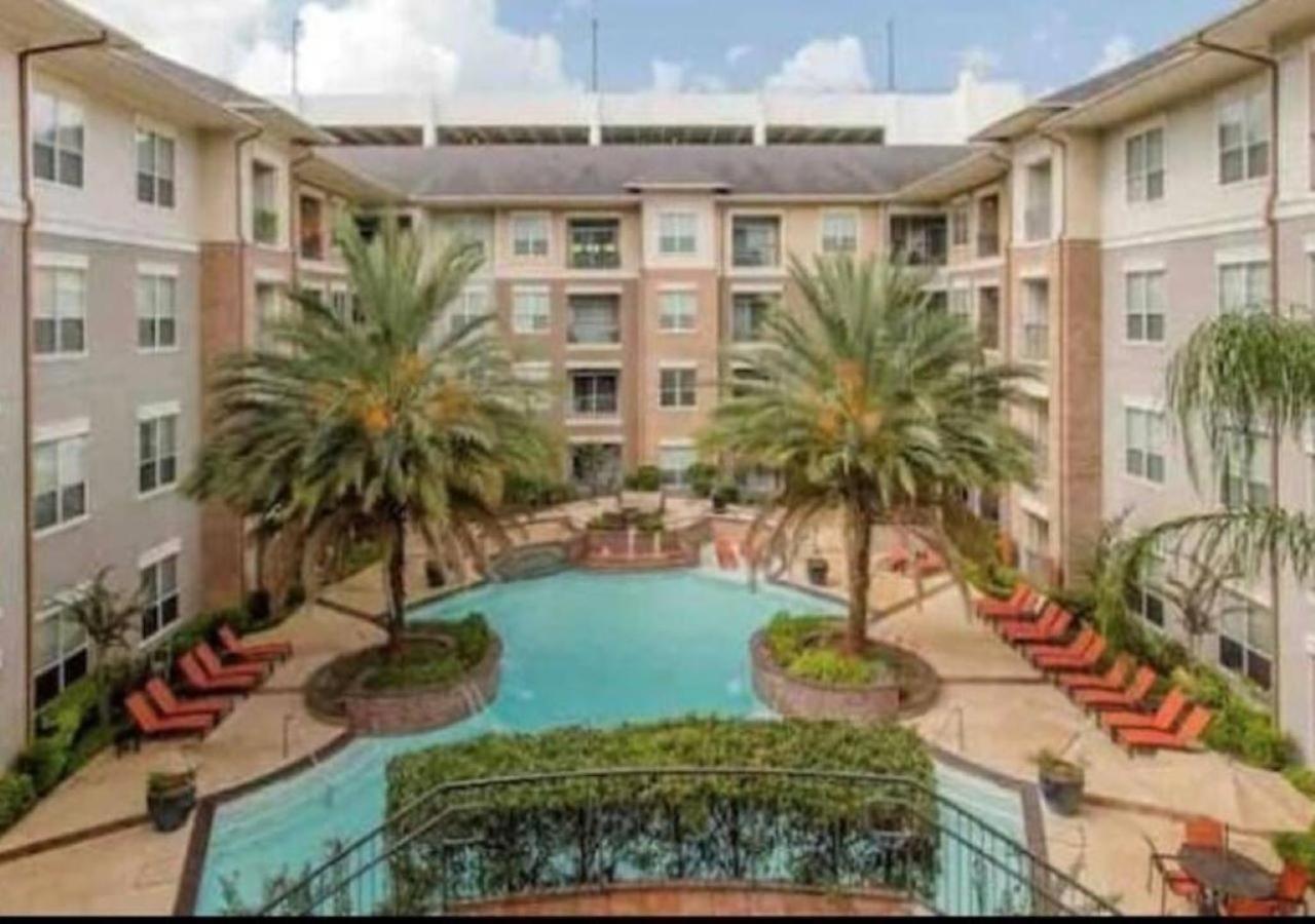Inviting 2Br - Gym, Pool, Biz Center & Free Parking! Walk 2 Nrg Stadium! Near Med Ctr, Galleria, & Rice Village Houston Esterno foto